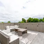Holiday home Howdy House New And Trendy With Rooftop Deck *