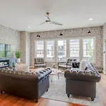 Howdy House New And Trendy With Rooftop Deck Holiday home Nashville
