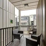 Holiday home Howdy House New And Trendy With Rooftop Deck