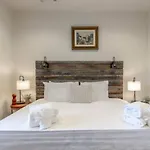 Amazing Amenities And Location - 1 Bedroom *