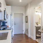 Amazing Amenities And Location - 1 Bedroom Apartment *