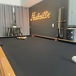 Holiday home North Hideaway- Game Room- Spacious