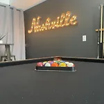 North Hideaway- Game Room- Spacious Holiday home *