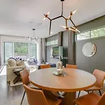 North Hideaway- Game Room- Spacious Holiday home