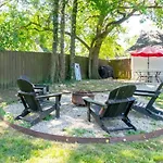 Holiday home East Nash Enclave Movie Private Yard *