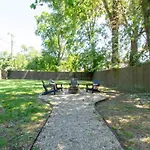 East Nash Enclave Movie Private Yard Holiday home Nashville