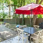 East Nash Enclave Movie Private Yard *