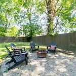 East Nash Enclave Movie Private Yard Holiday home Nashville