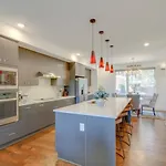 Sleek Large Retreat 9 Beds Modern Kitchen Holiday home *