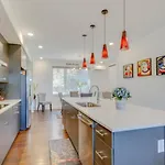 Sleek Large Retreat 9 Beds Modern Kitchen Holiday home