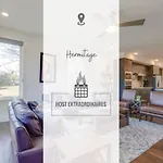 Sleek Large Retreat 9 Beds Modern Kitchen *