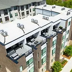 Sapphire Loft 4 Bedroom 4.5 Bath Rooftop Patio