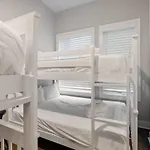 Sapphire Loft 4 Bedroom 4.5 Bath Rooftop Patio Holiday home Nashville