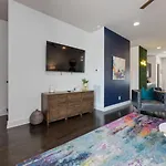 Nashvilla Townhome Gigantic Rooftop Pure Luxury Holiday home *