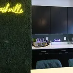 Nashvilla Townhome Gigantic Rooftop Pure Luxury Holiday home *
