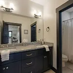 Tranquil East Nash Escape - Pool Table Holiday home Nashville