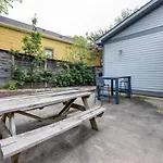 Holiday home Tranquil East Nash Escape - Pool Table