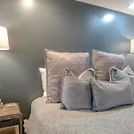 Urban Hideaway Cozy With Pool Access Apartment Nashville