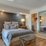 Urban Hideaway Cozy With Pool Access Apartment