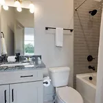 Hey Gorgeous Townhome 4 Bedrooms 4.5 Bathrooms Holiday home