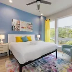 Hey Gorgeous Townhome 4 Bedrooms 4.5 Bathrooms *