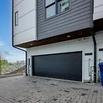 Cerulean Oasis - Rooftop Views - Heart Of The City