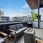 Holiday home Cerulean Oasis - Rooftop Views - Heart Of The Nashville