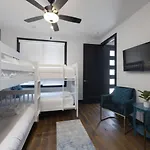 Holiday home Cerulean Oasis - Rooftop Views - Heart Of The *