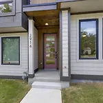 Dolly And Denim 4 Bedroom 4.5 Bath With Spacious Rooftop