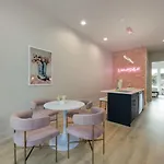 Dolly And Denim 4 Bedroom 4.5 Bath With Spacious Rooftop *