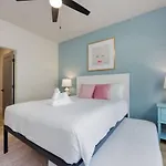 Dolly And Denim 4 Bedroom 4.5 Bath With Spacious Rooftop Holiday home Nashville