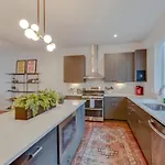 Modern 4 Bedroom 2.5 Bath Gorgeous Getaway