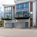 Modern 4 Bedroom 2.5 Bath Gorgeous Getaway