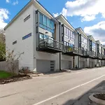 Modern 4 Bedroom 2.5 Bath Gorgeous Getaway