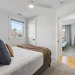 Walk To Restaurants Outdoor Patio With Grill And Fit Pit 1 Mile To Stadium And Downtown