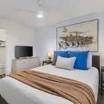 Walk To Restaurants Outdoor Patio With Grill And Fit Pit 1 Mile To Stadium And Downtown Nashville