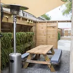 Holiday home Walk To Restaurants Outdoor Patio With Grill And Fit Pit 1 Mile To Stadium And Downtown Nashville