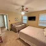 Elegance Enjoy Southern Comfort In Style Holiday home