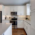 Beautiful Townhomes 2 Units With Outdoor Patios *
