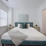 Beautiful Townhomes 2 Units With Outdoor Patios