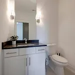 Beautiful Townhomes 2 Units With Outdoor Patios