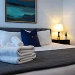 Minutes To Broadway Alluring Gated Townhome Holiday home *