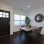 Holiday home Minutes To Broadway Alluring Gated Townhome *