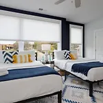 Holiday home Superstar Ultra Luxury Minutes To Downtown *