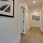 Premier Townhome East Minutes Downtown Holiday home