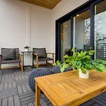 Holiday home Premier Townhome East Minutes Downtown