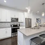 Holiday home Two Elegant Townhomes Perfect For Large Groups *