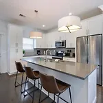 Two Elegant Townhomes Perfect For Large Groups Holiday home *