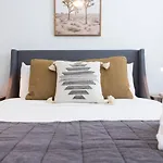 Holiday home Two Side By Side Townhomes West Luxury