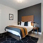 East Beauty Minutes To Downtown Holiday home